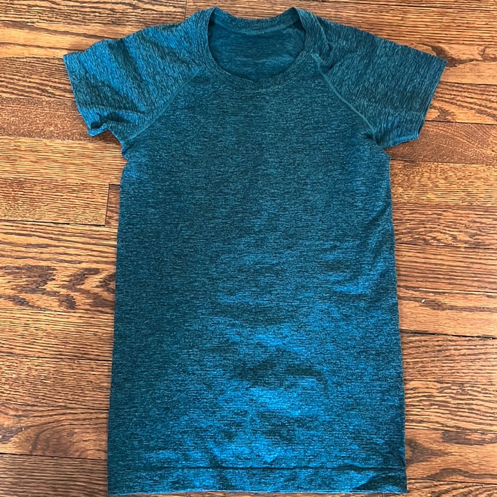 Teal Lululemon tshirt